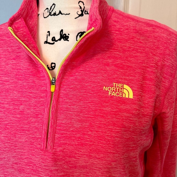 The North Face Tops - 🛍💥💥The NORTH FACE Women’s half zip pullover with thumb holes💥🛍🔥